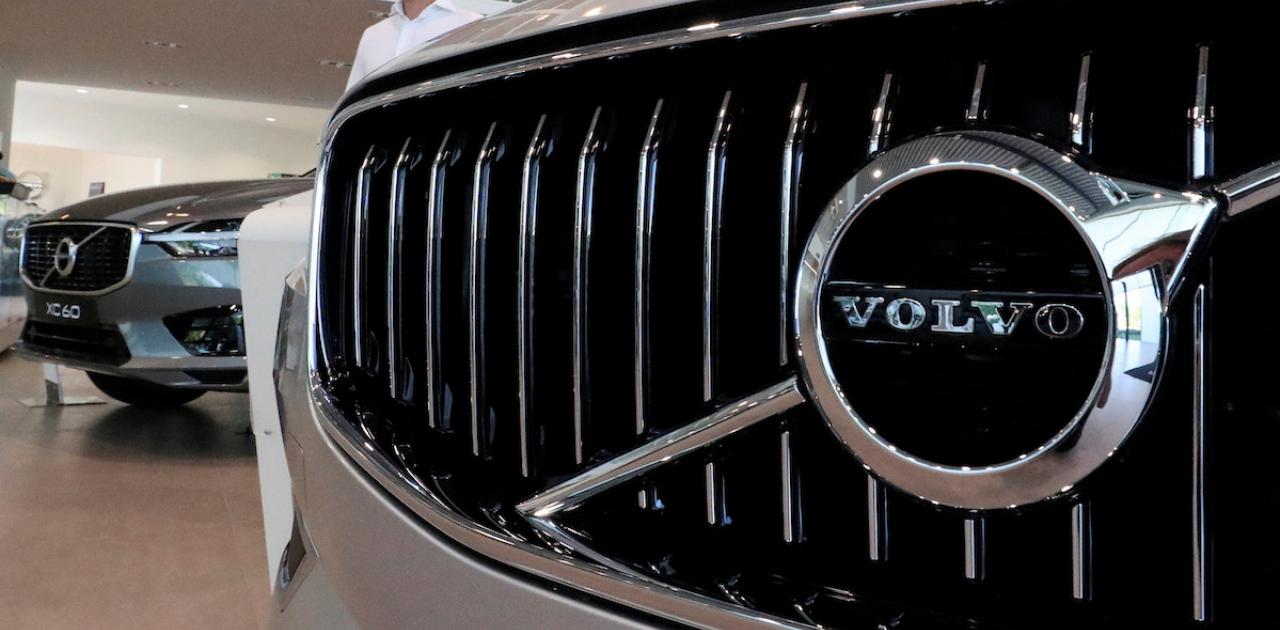 Volvo Cars Abandons Near-Term EV-Only Ambitions (Reuters)