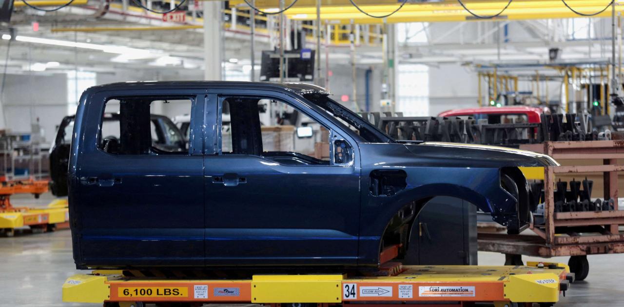 US Wholesale Inventories Unrevised in August, Sales Jump (Reuters)