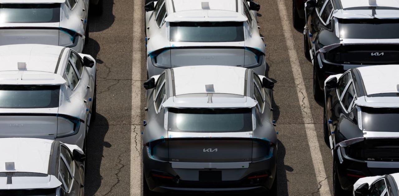Kia Aims to Lift Electric-Vehicle Sales After Record Profit (Bloomberg)