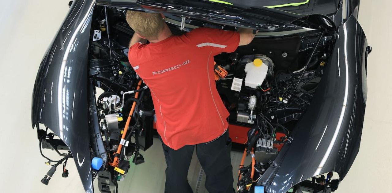 Porsche Profit Rises on Stronger Sales, Pricing Power (Bloomberg)