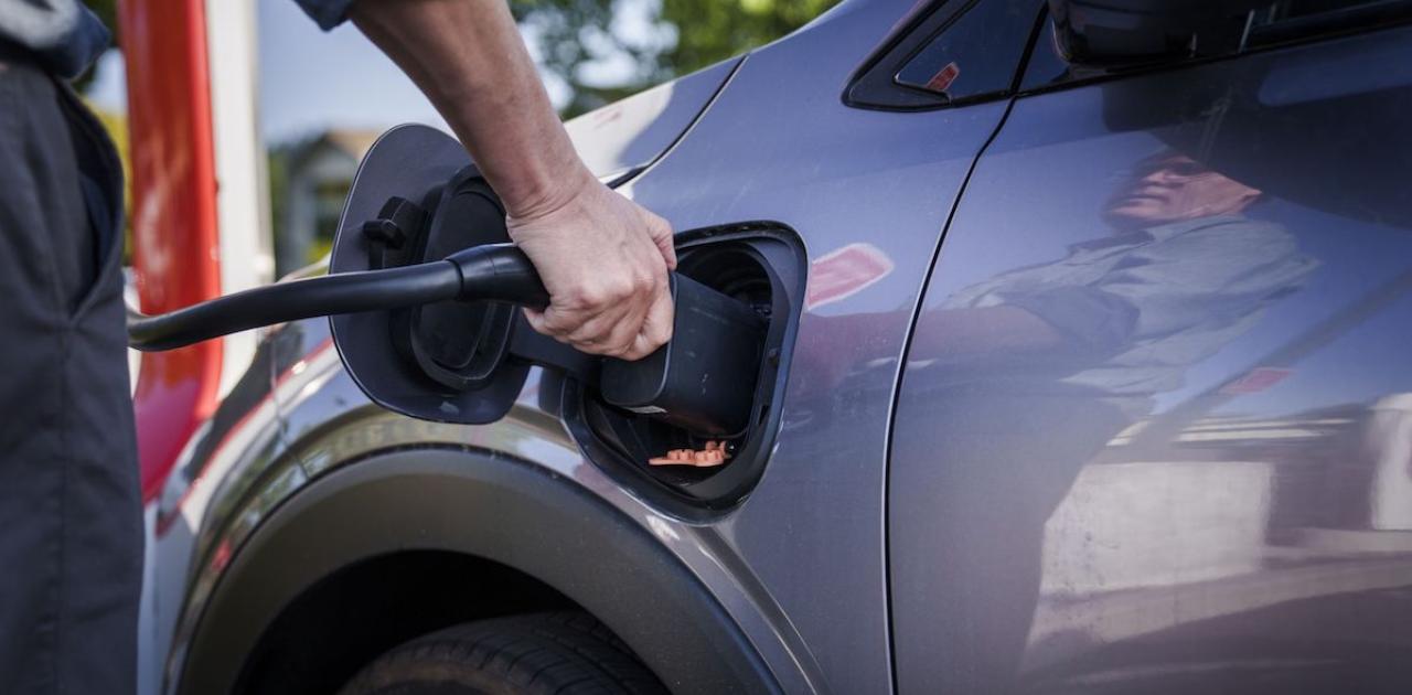 Electric Car Sales Growth Slows in US as Inventory Builds Up (Bloomberg)