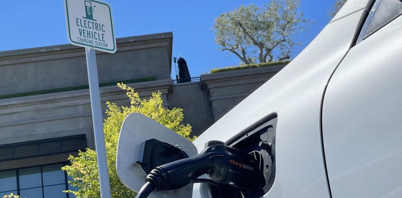 A Year After IRA, EVs Are Making Fitful Progress in the US (Bloomberg)