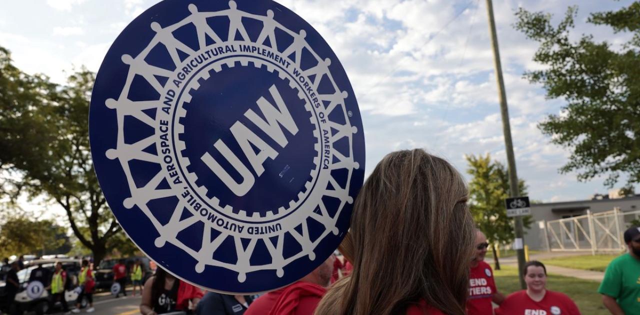 UAW Signs Up 1,000 Volkswagen Workers in Tennessee Organizing Push (Bloomberg)