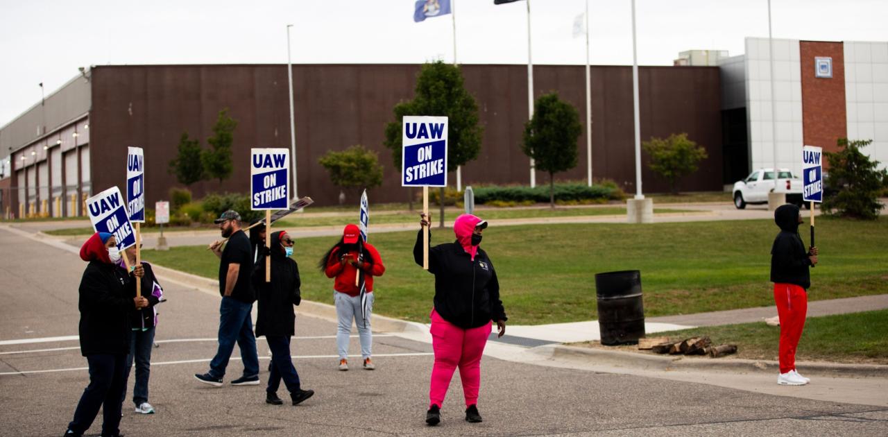 GM Prepares $6 Billion Credit Line to Cushion Strike Costs (Bloomberg)
