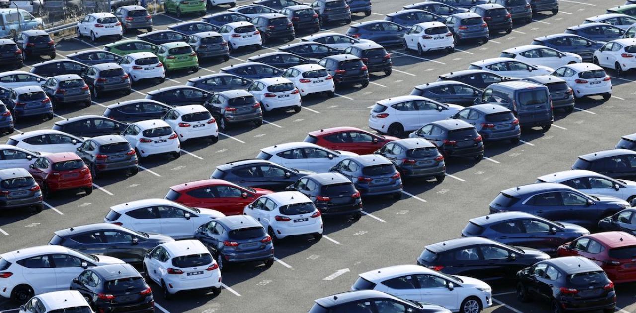 Ford Says Strict Fuel Rules Will Cost It $1 Billion in Fines (Bloomberg)