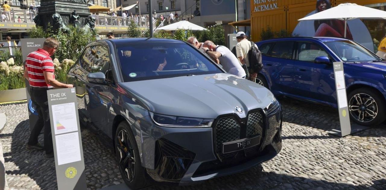 BMW Offers Rare Glimpse of Optimism for 2024 Sales (Bloomberg)