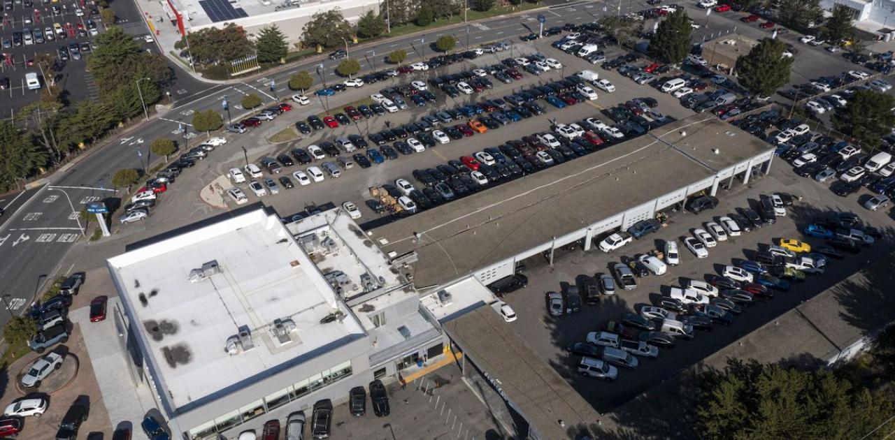 EV Inventories Hit Record High in US as Cars Pile Up on Dealer Lots (Bloomberg)