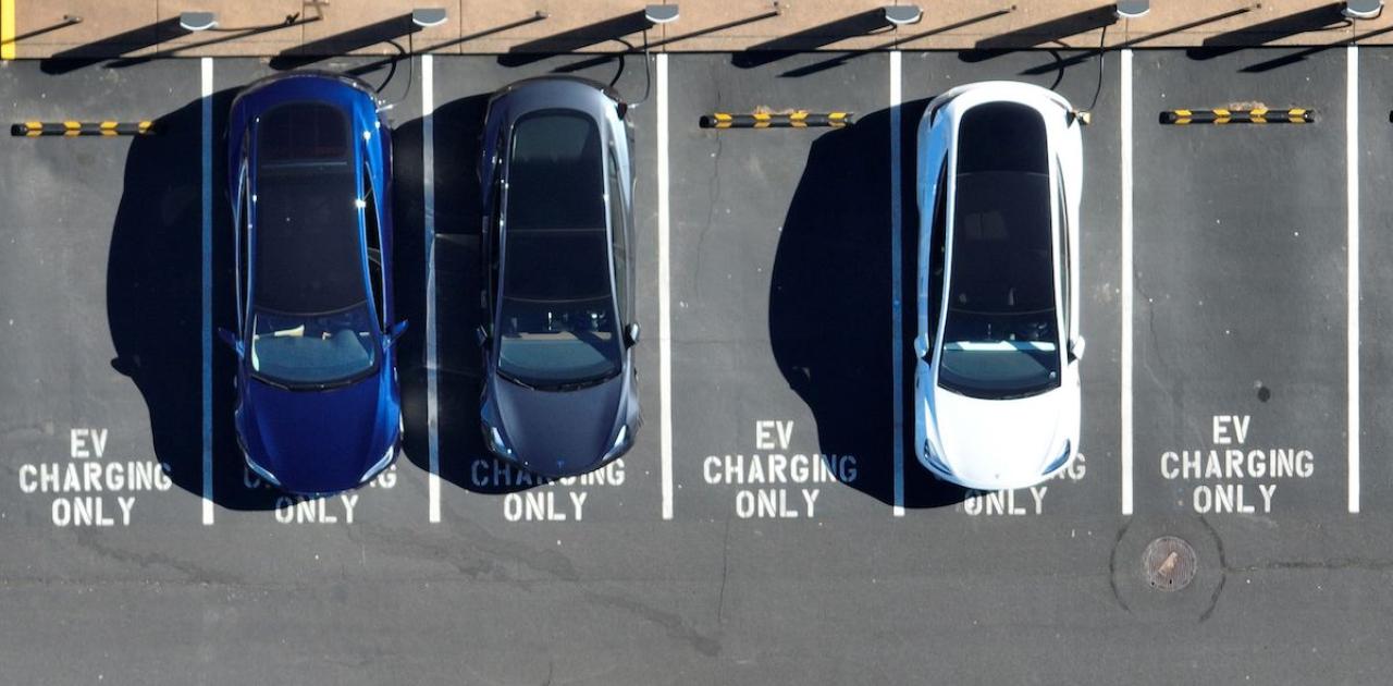 US Electric Vehicle Sales Growth Slowed in Latest Quarter (Bloomberg)
