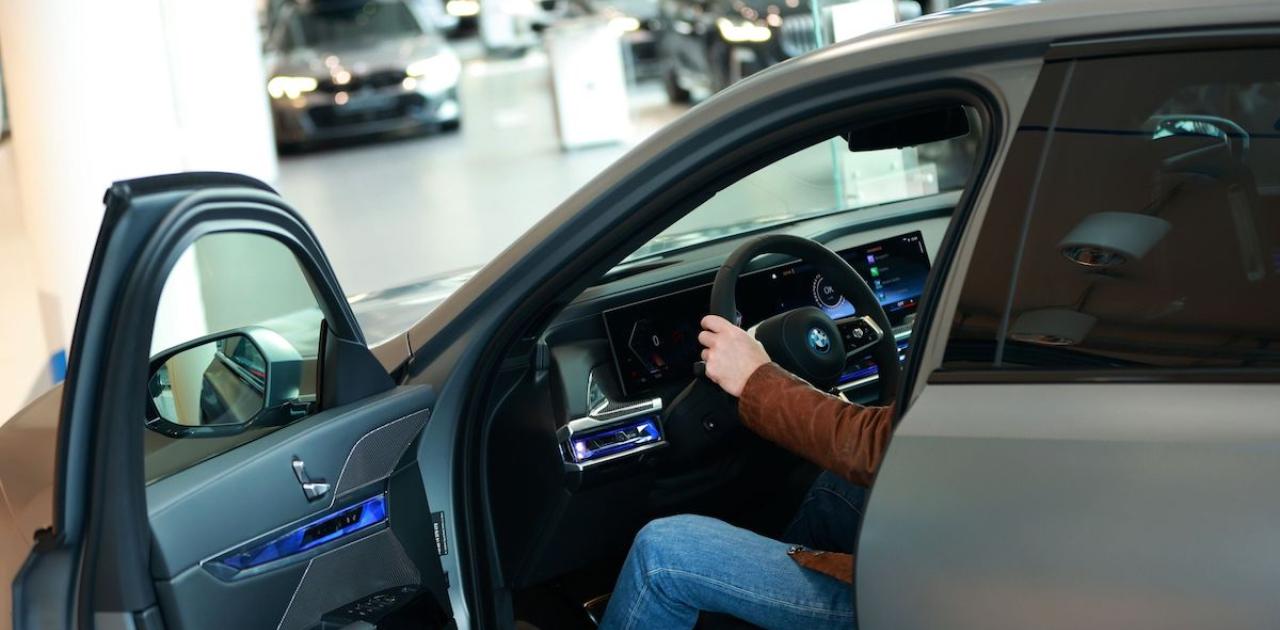 BMW Sees Top-End EVs Driving Profit Even as Demand Cools (Bloomberg)