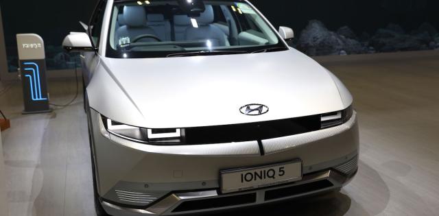 Bloomberg apple hyundai deals
