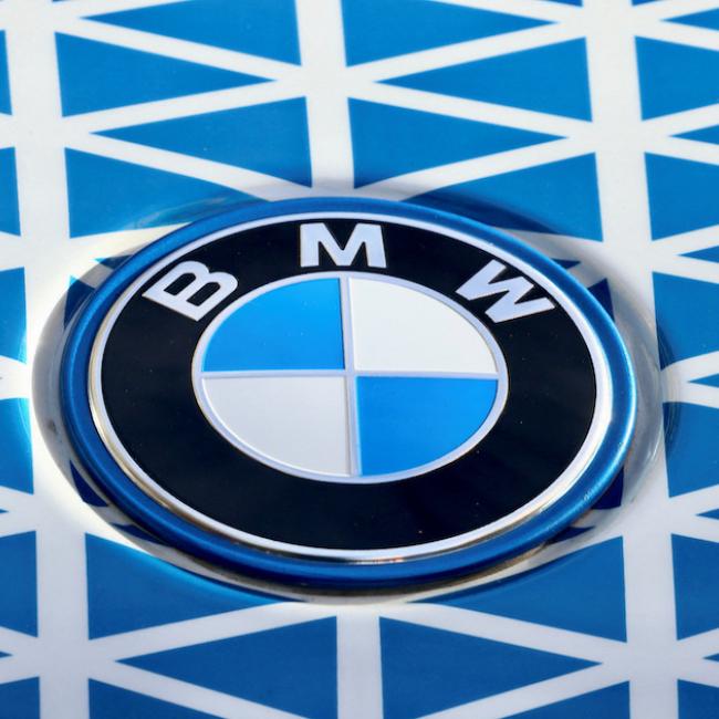 BMW’s Surprise Electric-Car Success Started With an Early Setback (Bloomberg)