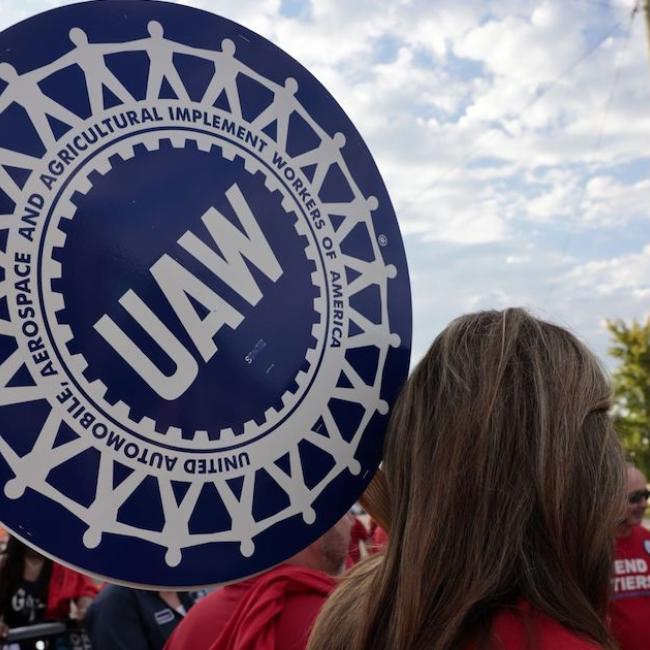 UAW Signs Up 1,000 Volkswagen Workers in Tennessee Organizing Push (Bloomberg)