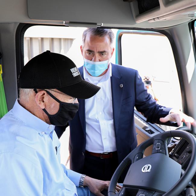 House Transportation and Infrastructure Chairman Visits Oregon Dealership